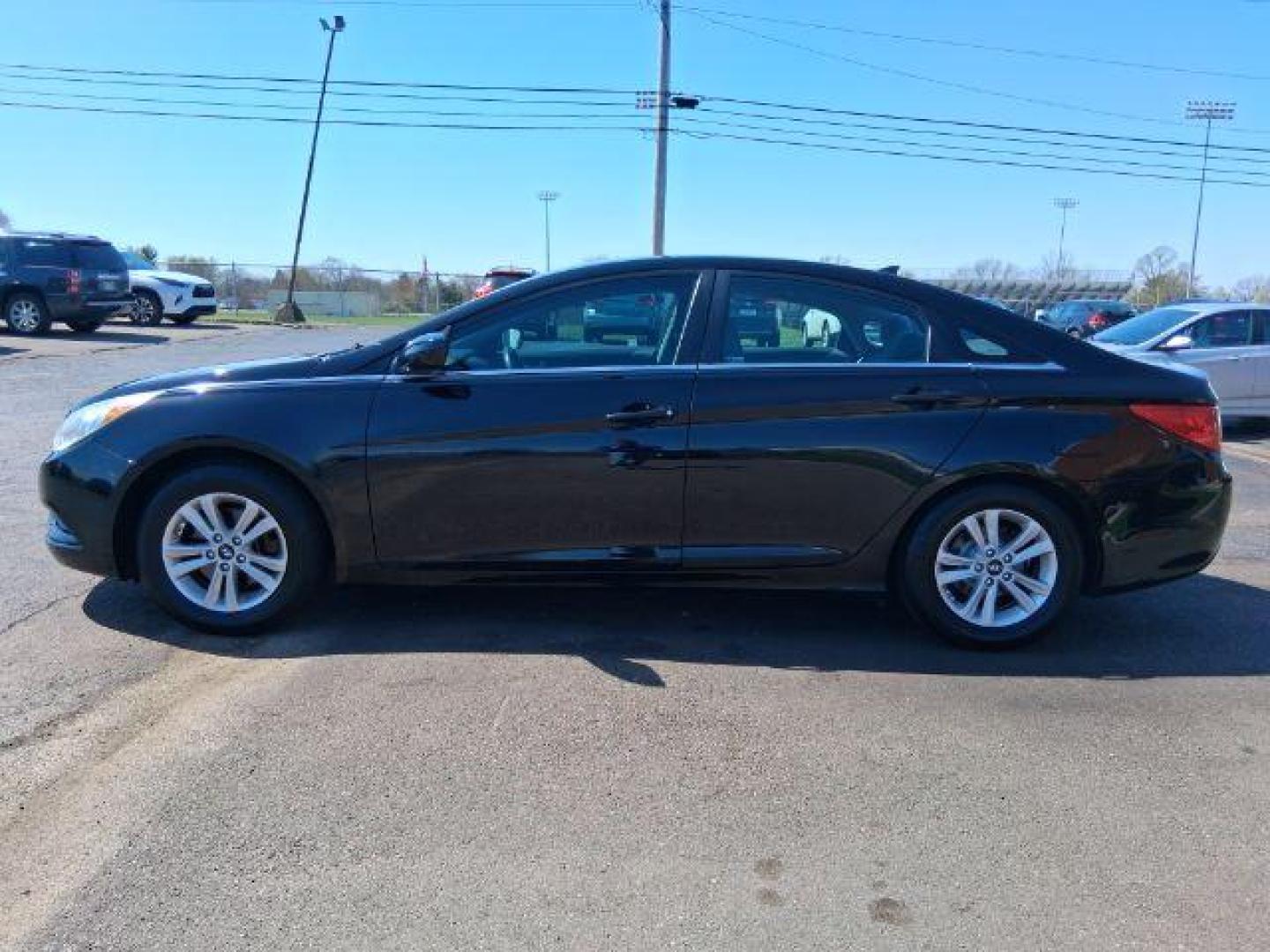 2013 Hyundai Sonata GLS (5NPEB4AC7DH) with an 2.4L L4 DOHC 16V engine, 6-Speed Automatic transmission, located at 1865 W 2nd St., Xenia, OH, 45385, (937) 372-7777, 39.681259, -83.961945 - 2013 Hyundai Sonata GLS - Photo#1