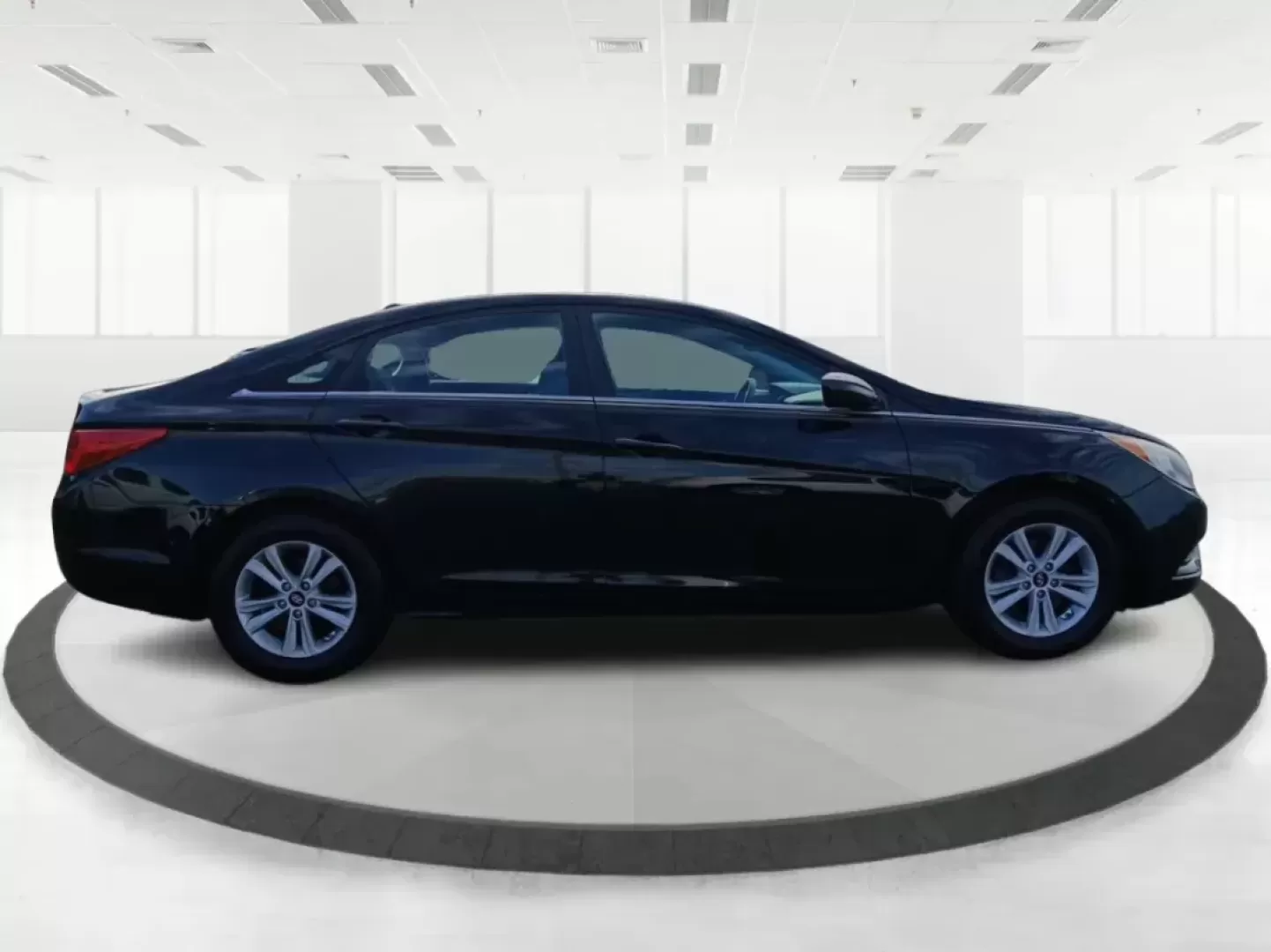 2013 Hyundai Sonata GLS (5NPEB4AC7DH) with an 2.4L L4 DOHC 16V engine, 6-Speed Automatic transmission, located at 1865 W 2nd St., Xenia, OH, 45385, (937) 372-7777, 39.681259, -83.961945 - 2013 Hyundai Sonata GLS - Photo#1
