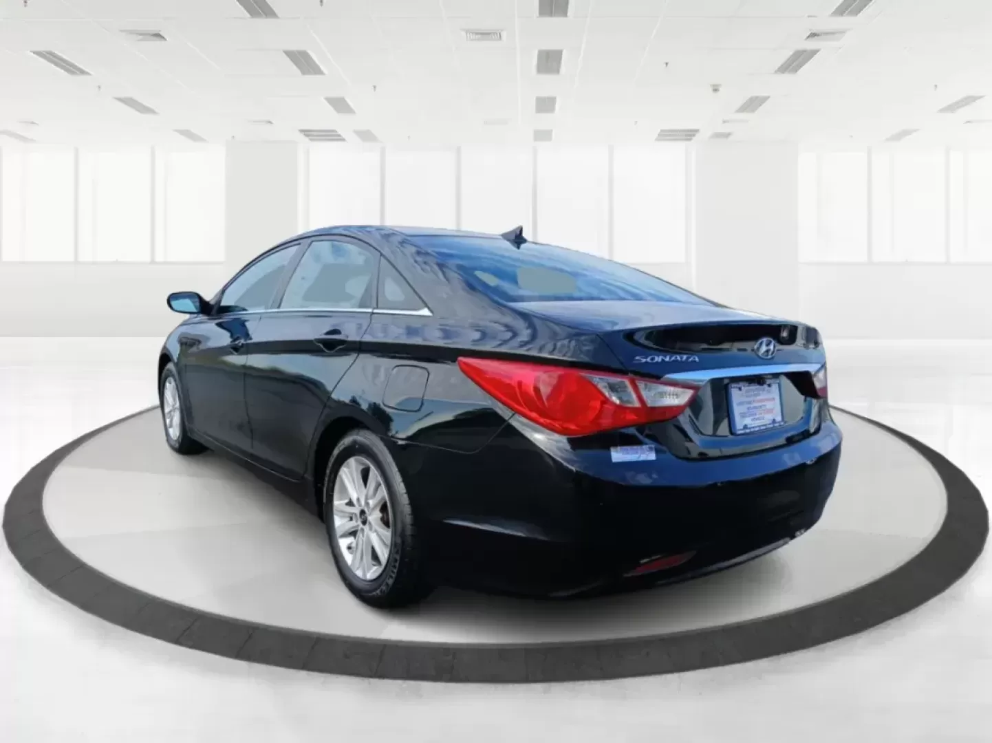 2013 Hyundai Sonata GLS (5NPEB4AC7DH) with an 2.4L L4 DOHC 16V engine, 6-Speed Automatic transmission, located at 1865 W 2nd St., Xenia, OH, 45385, (937) 372-7777, 39.681259, -83.961945 - 2013 Hyundai Sonata GLS - Photo#4