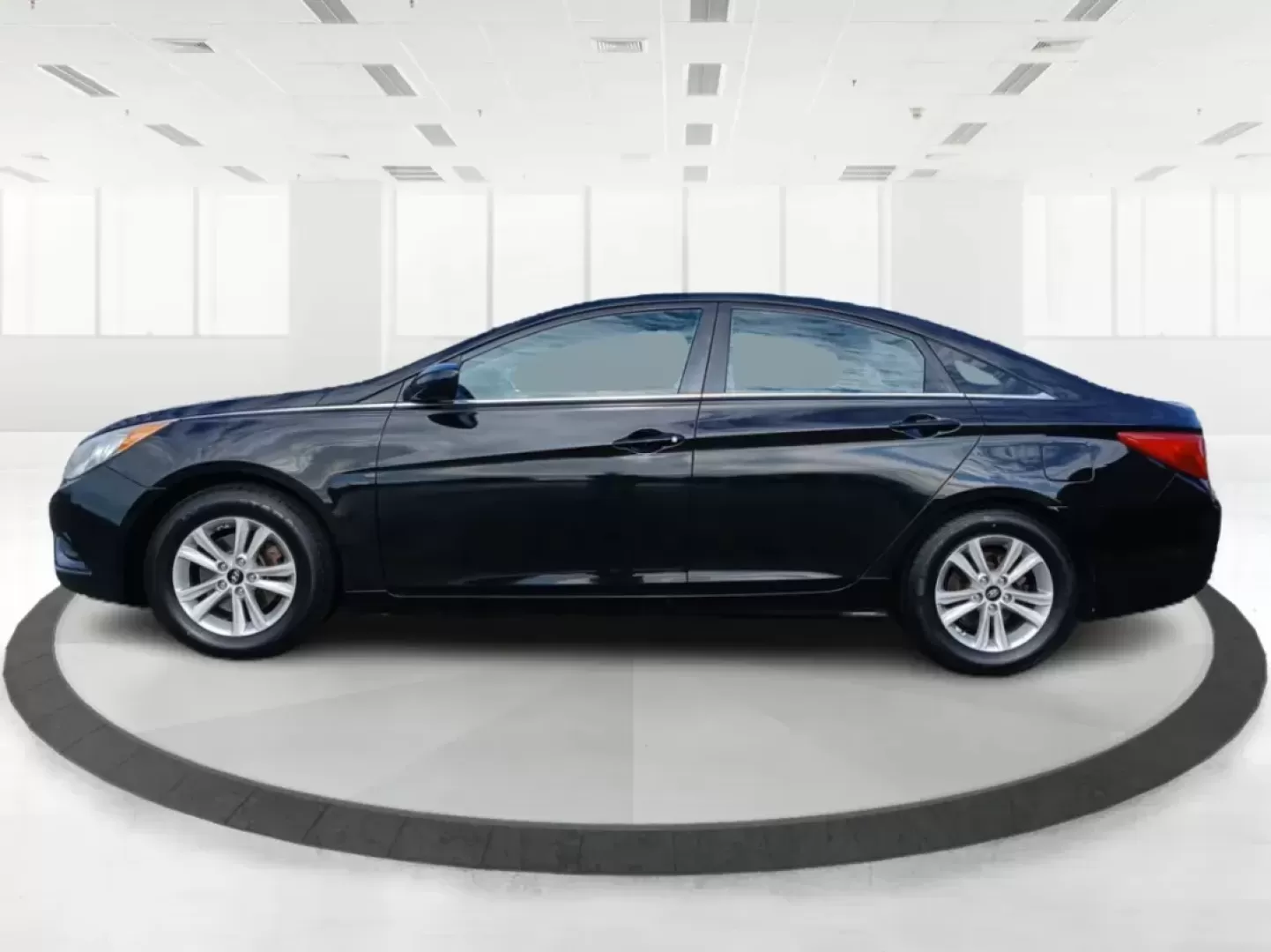 2013 Hyundai Sonata GLS (5NPEB4AC7DH) with an 2.4L L4 DOHC 16V engine, 6-Speed Automatic transmission, located at 1865 W 2nd St., Xenia, OH, 45385, (937) 372-7777, 39.681259, -83.961945 - 2013 Hyundai Sonata GLS - Photo#5