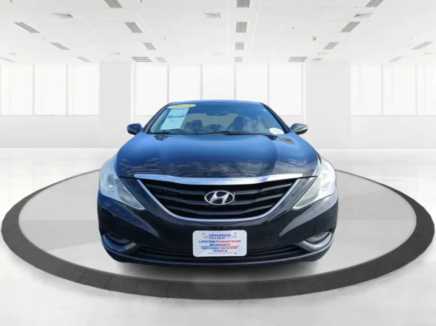 2013 Hyundai Sonata GLS (5NPEB4AC7DH) with an 2.4L L4 DOHC 16V engine, 6-Speed Automatic transmission, located at 1865 W 2nd St., Xenia, OH, 45385, (937) 372-7777, 39.681259, -83.961945 - Looking for the perfect sedan to elevate your daily commute or weekend adventures? Look no further than the 2013 Hyundai Sonata GLS, available now at Jamestown Auto Sales in Xenia, OH. This stylish and reliable vehicle embodies comfort and efficiency, making it an ideal choice for budget-conscious b - Photo#6