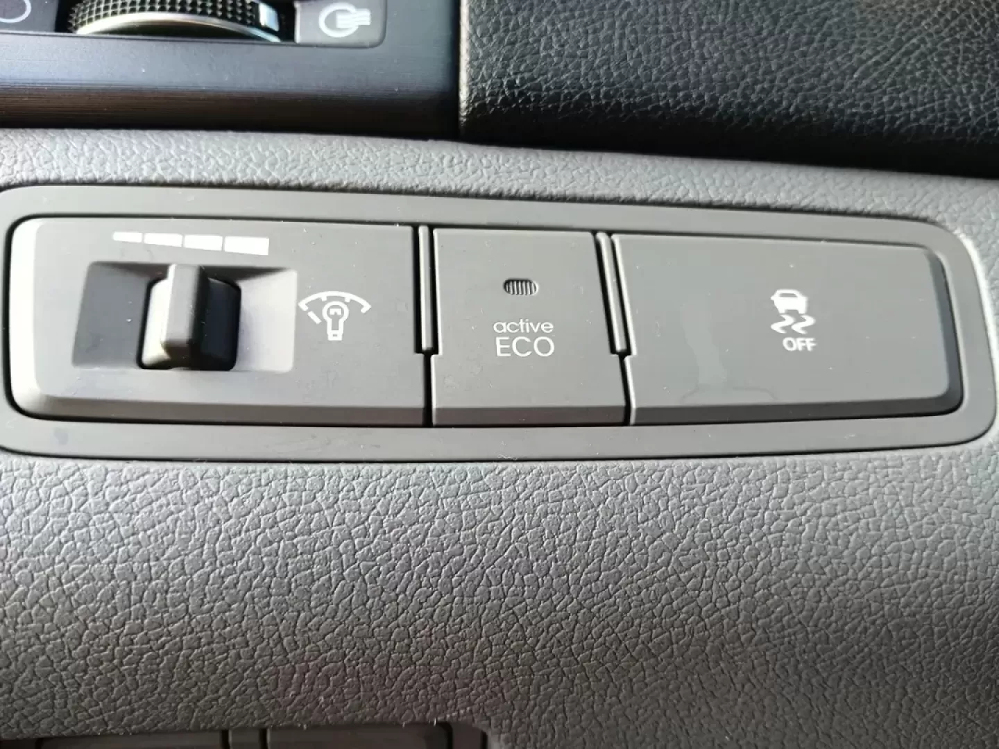 2013 Hyundai Sonata GLS (5NPEB4AC7DH) with an 2.4L L4 DOHC 16V engine, 6-Speed Automatic transmission, located at 1865 W 2nd St., Xenia, OH, 45385, (937) 372-7777, 39.681259, -83.961945 - Looking for the perfect sedan to elevate your daily commute or weekend adventures? Look no further than the 2013 Hyundai Sonata GLS, available now at Jamestown Auto Sales in Xenia, OH. This stylish and reliable vehicle embodies comfort and efficiency, making it an ideal choice for budget-conscious b - Photo#16