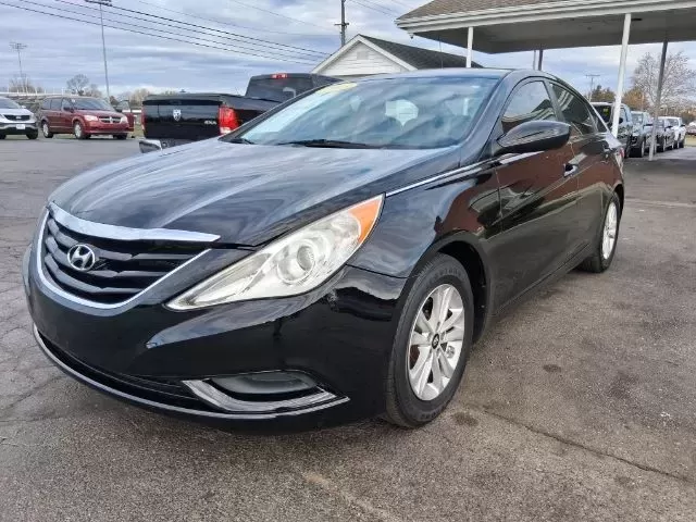 2013 Hyundai Sonata GLS (5NPEB4AC7DH) with an 2.4L L4 DOHC 16V engine, 6-Speed Automatic transmission, located at 1865 W 2nd St., Xenia, OH, 45385, (937) 372-7777, 39.681259, -83.961945 - Looking for the perfect sedan to elevate your daily commute or weekend adventures? Look no further than the 2013 Hyundai Sonata GLS, available now at Jamestown Auto Sales in Xenia, OH. This stylish and reliable vehicle embodies comfort and efficiency, making it an ideal choice for budget-conscious b - Photo#1