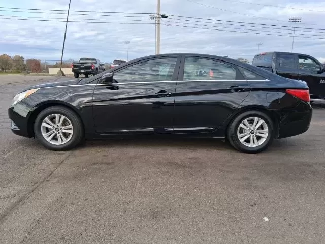 2013 Hyundai Sonata GLS (5NPEB4AC7DH) with an 2.4L L4 DOHC 16V engine, 6-Speed Automatic transmission, located at 1865 W 2nd St., Xenia, OH, 45385, (937) 372-7777, 39.681259, -83.961945 - Looking for the perfect sedan to elevate your daily commute or weekend adventures? Look no further than the 2013 Hyundai Sonata GLS, available now at Jamestown Auto Sales in Xenia, OH. This stylish and reliable vehicle embodies comfort and efficiency, making it an ideal choice for budget-conscious b - Photo#2