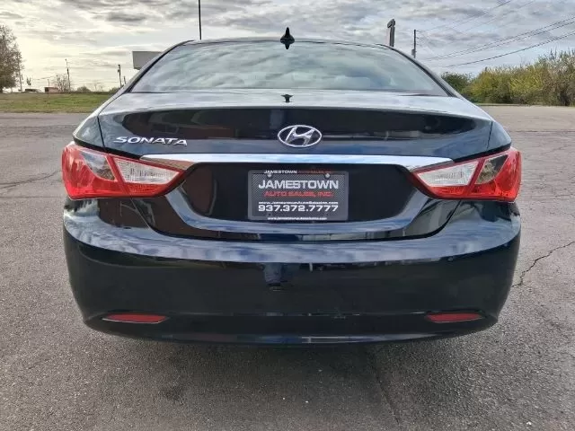 2013 Hyundai Sonata GLS (5NPEB4AC7DH) with an 2.4L L4 DOHC 16V engine, 6-Speed Automatic transmission, located at 1865 W 2nd St., Xenia, OH, 45385, (937) 372-7777, 39.681259, -83.961945 - Looking for the perfect sedan to elevate your daily commute or weekend adventures? Look no further than the 2013 Hyundai Sonata GLS, available now at Jamestown Auto Sales in Xenia, OH. This stylish and reliable vehicle embodies comfort and efficiency, making it an ideal choice for budget-conscious b - Photo#5