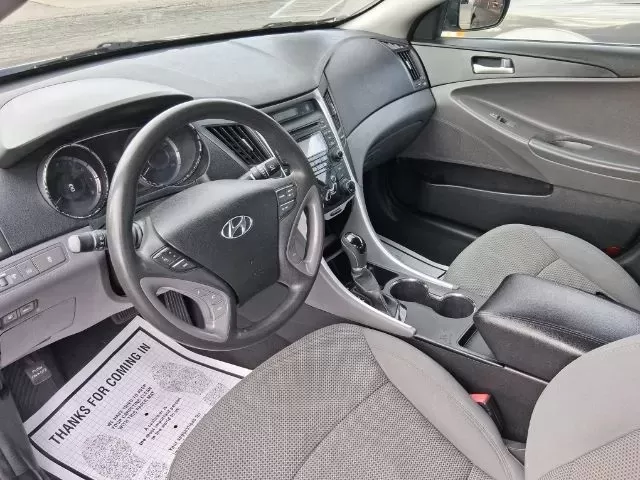 2013 Hyundai Sonata GLS (5NPEB4AC7DH) with an 2.4L L4 DOHC 16V engine, 6-Speed Automatic transmission, located at 1865 W 2nd St., Xenia, OH, 45385, (937) 372-7777, 39.681259, -83.961945 - Looking for the perfect sedan to elevate your daily commute or weekend adventures? Look no further than the 2013 Hyundai Sonata GLS, available now at Jamestown Auto Sales in Xenia, OH. This stylish and reliable vehicle embodies comfort and efficiency, making it an ideal choice for budget-conscious b - Photo#6