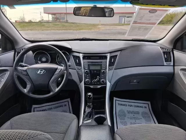 2013 Hyundai Sonata GLS (5NPEB4AC7DH) with an 2.4L L4 DOHC 16V engine, 6-Speed Automatic transmission, located at 1865 W 2nd St., Xenia, OH, 45385, (937) 372-7777, 39.681259, -83.961945 - Looking for the perfect sedan to elevate your daily commute or weekend adventures? Look no further than the 2013 Hyundai Sonata GLS, available now at Jamestown Auto Sales in Xenia, OH. This stylish and reliable vehicle embodies comfort and efficiency, making it an ideal choice for budget-conscious b - Photo#7