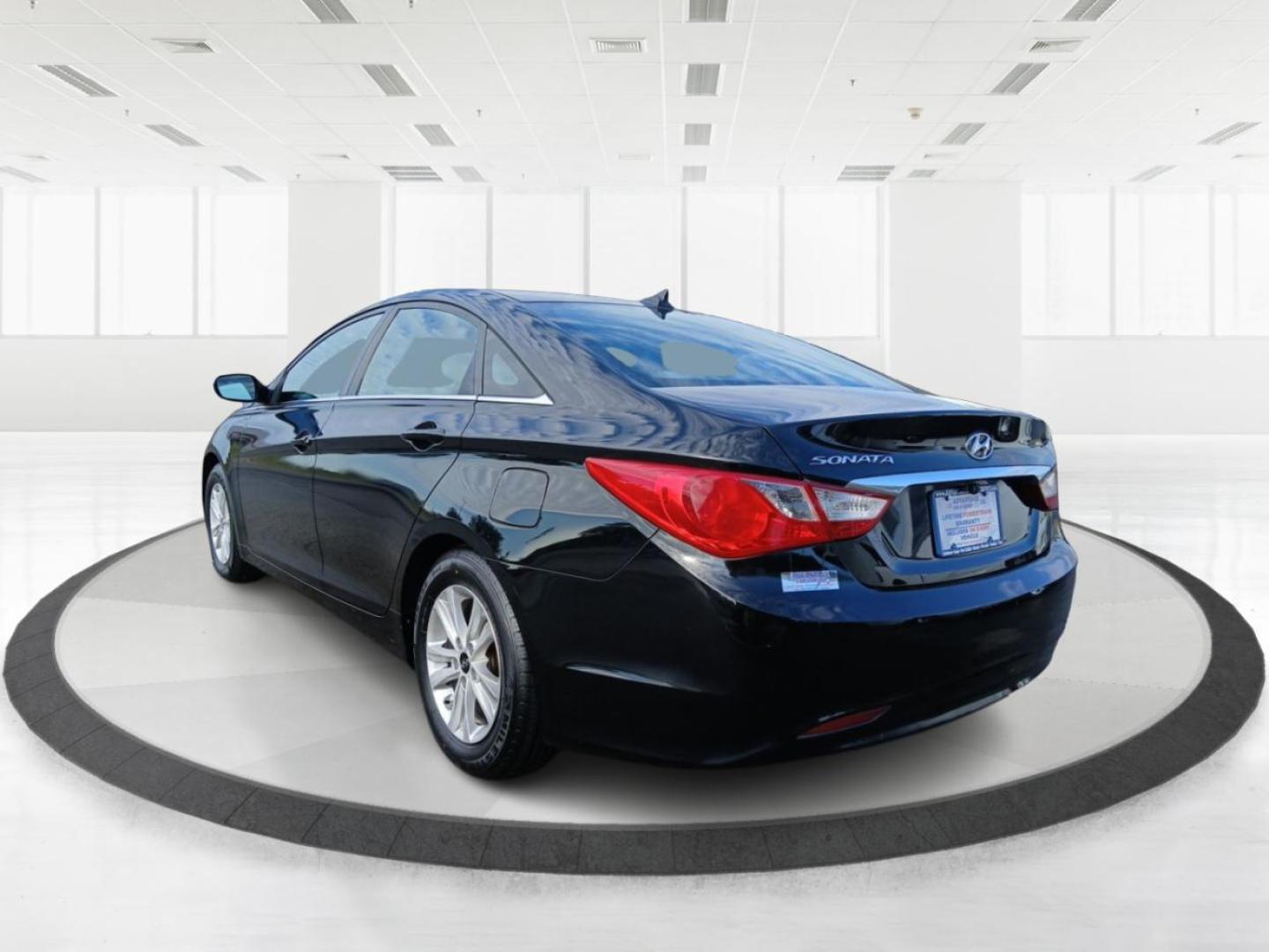 2013 Hyundai Sonata GLS (5NPEB4AC7DH) with an 2.4L L4 DOHC 16V engine, 6-Speed Automatic transmission, located at 1865 W 2nd St., Xenia, OH, 45385, (937) 372-7777, 39.681259, -83.961945 - 2013 Hyundai Sonata GLS - Photo#16