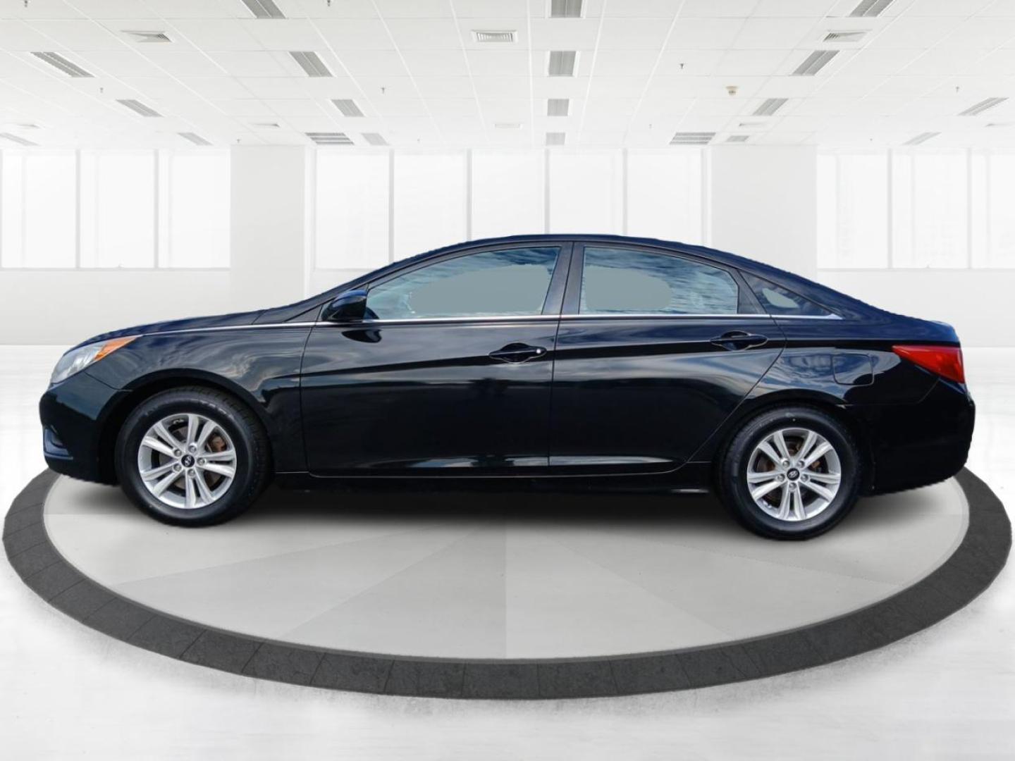 2013 Hyundai Sonata GLS (5NPEB4AC7DH) with an 2.4L L4 DOHC 16V engine, 6-Speed Automatic transmission, located at 1865 W 2nd St., Xenia, OH, 45385, (937) 372-7777, 39.681259, -83.961945 - 2013 Hyundai Sonata GLS - Photo#17