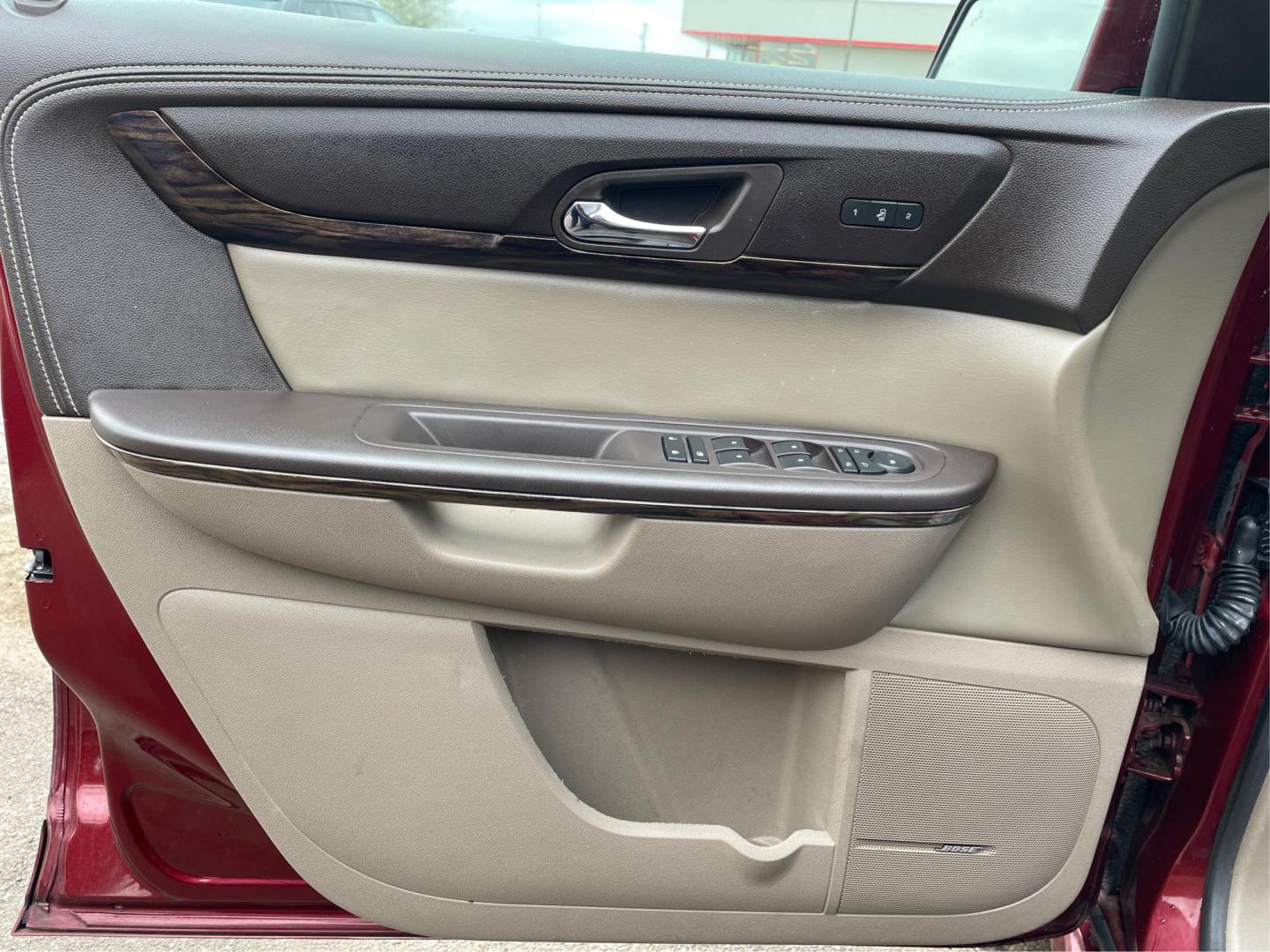 2015 GMC Acadia Denali (1GKKVTKD9FJ) with an 3.6L V-6 gasoline direct injection engine, located at 1865 W 2nd St., Xenia, OH, 45385, (937) 372-7777, 39.681259, -83.961945 - 2015 GMC Acadia Denali - Photo#18