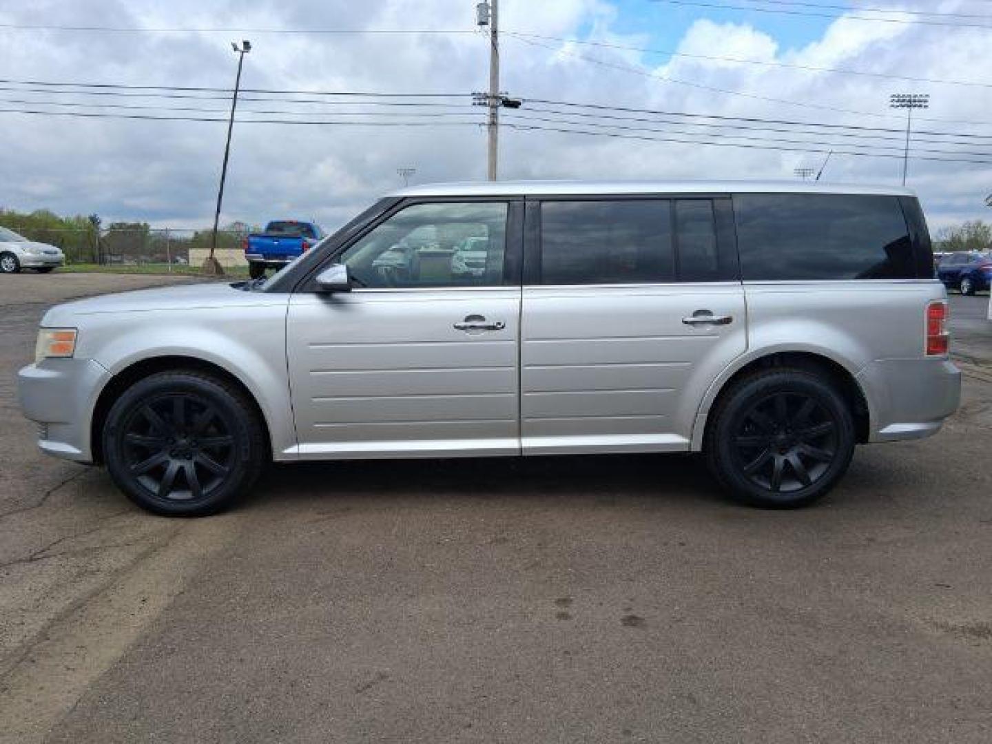 2011 Ford Flex Limited FWD (2FMGK5DC0BB) with an 3.5L V6 DOHC 24V engine, 6-Speed Automatic Overdrive transmission, located at 1865 W 2nd St., Xenia, OH, 45385, (937) 372-7777, 39.681259, -83.961945 - Third Row - Photo#2
