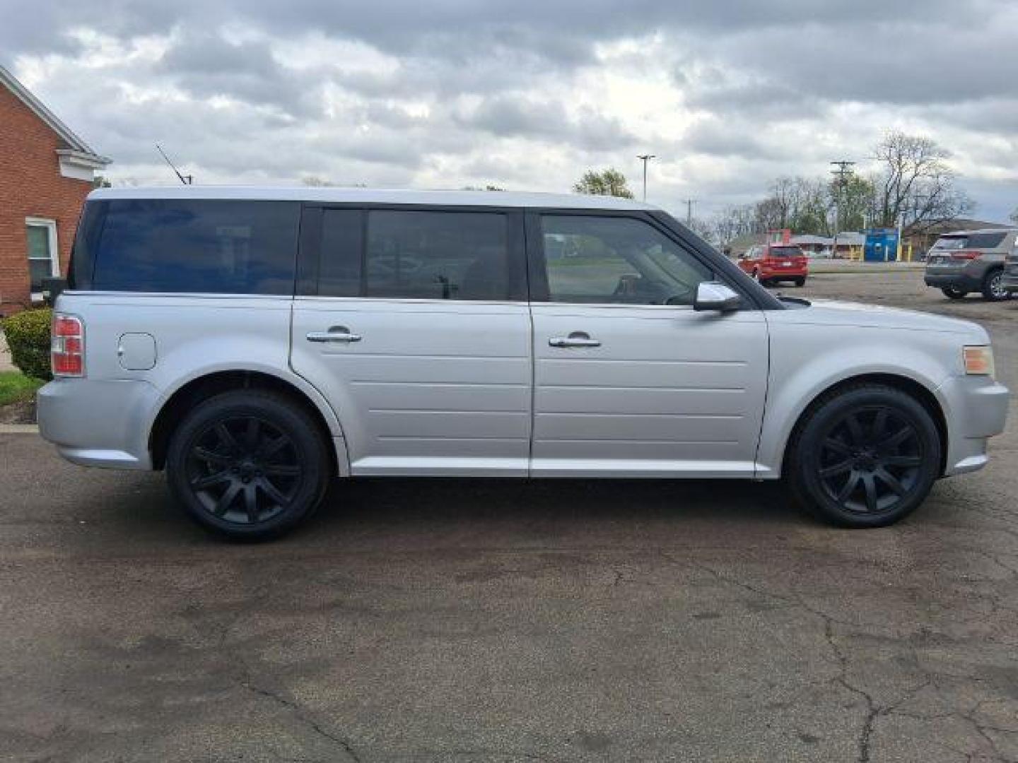 2011 Ford Flex Limited FWD (2FMGK5DC0BB) with an 3.5L V6 DOHC 24V engine, 6-Speed Automatic Overdrive transmission, located at 1865 W 2nd St., Xenia, OH, 45385, (937) 372-7777, 39.681259, -83.961945 - Third Row - Photo#3