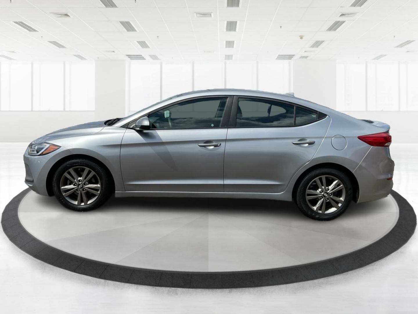 2017 Hyundai Elantra SE (5NPD84LF1HH) with an Nu 2L I-4 DOHC engine, located at 1865 W 2nd St., Xenia, OH, 45385, (937) 372-7777, 39.681259, -83.961945 - 2017 Hyundai Elantra SE - Photo#5