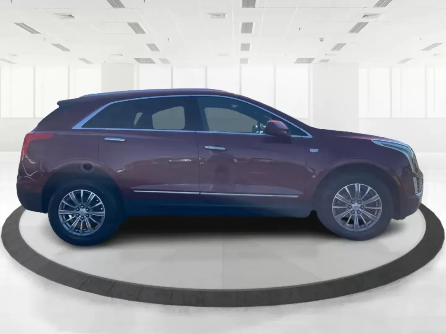2017 Cadillac XT5 Luxury AWD (1GYKNDRS4HZ) with an 3.6L V6 DOHC 24V engine, 8-Speed Automatic transmission, located at 1865 W 2nd St., Xenia, OH, 45385, (937) 372-7777, 39.681259, -83.961945 - 2017 Cadillac XT5 Luxury AWD - Photo#1