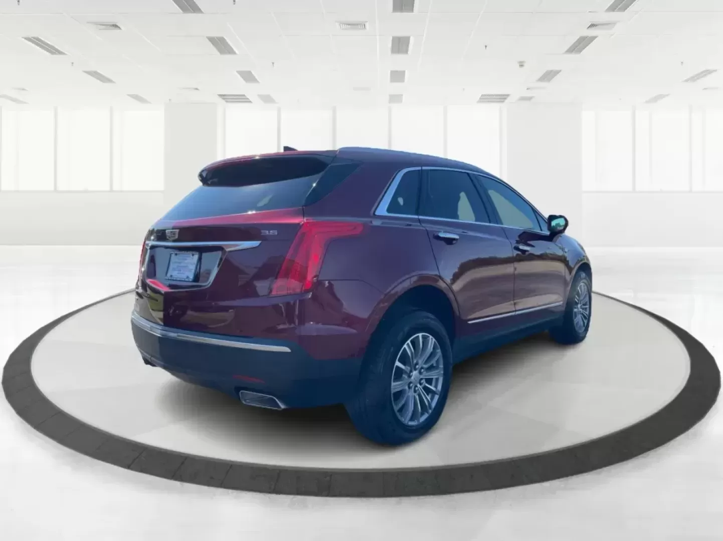 2017 Cadillac XT5 Luxury AWD (1GYKNDRS4HZ) with an 3.6L V6 DOHC 24V engine, 8-Speed Automatic transmission, located at 1865 W 2nd St., Xenia, OH, 45385, (937) 372-7777, 39.681259, -83.961945 - 2017 Cadillac XT5 Luxury AWD - Photo#2