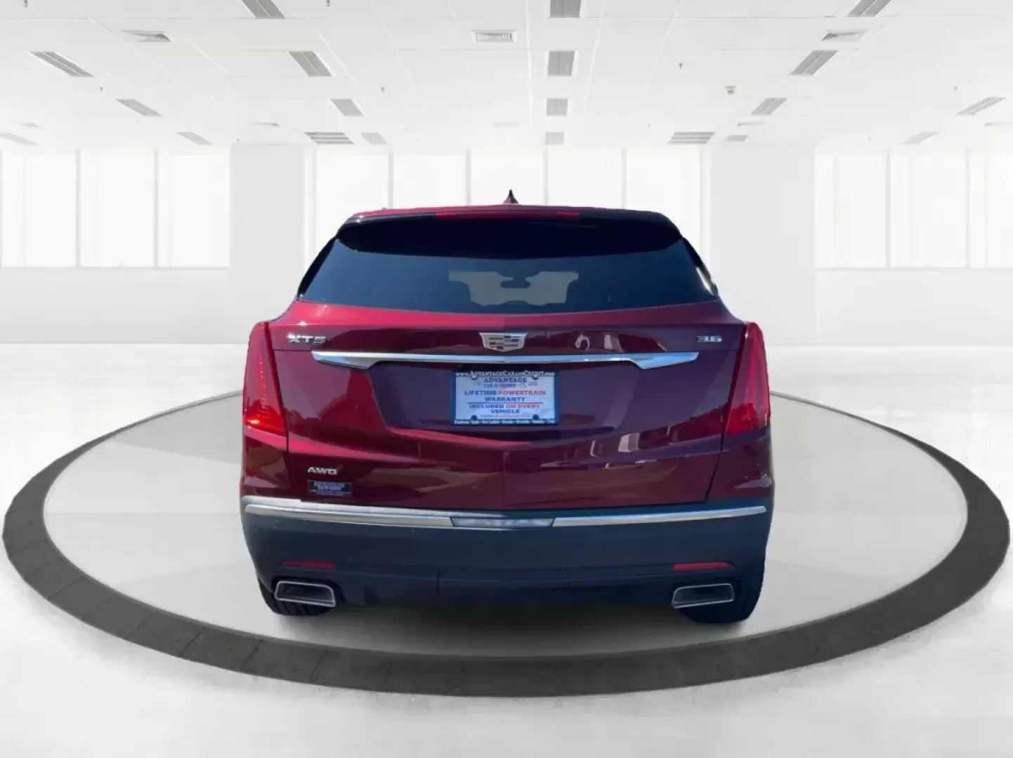 2017 Cadillac XT5 Luxury AWD (1GYKNDRS4HZ) with an 3.6L V6 DOHC 24V engine, 8-Speed Automatic transmission, located at 1865 W 2nd St., Xenia, OH, 45385, (937) 372-7777, 39.681259, -83.961945 - 2017 Cadillac XT5 Luxury AWD - Photo#4