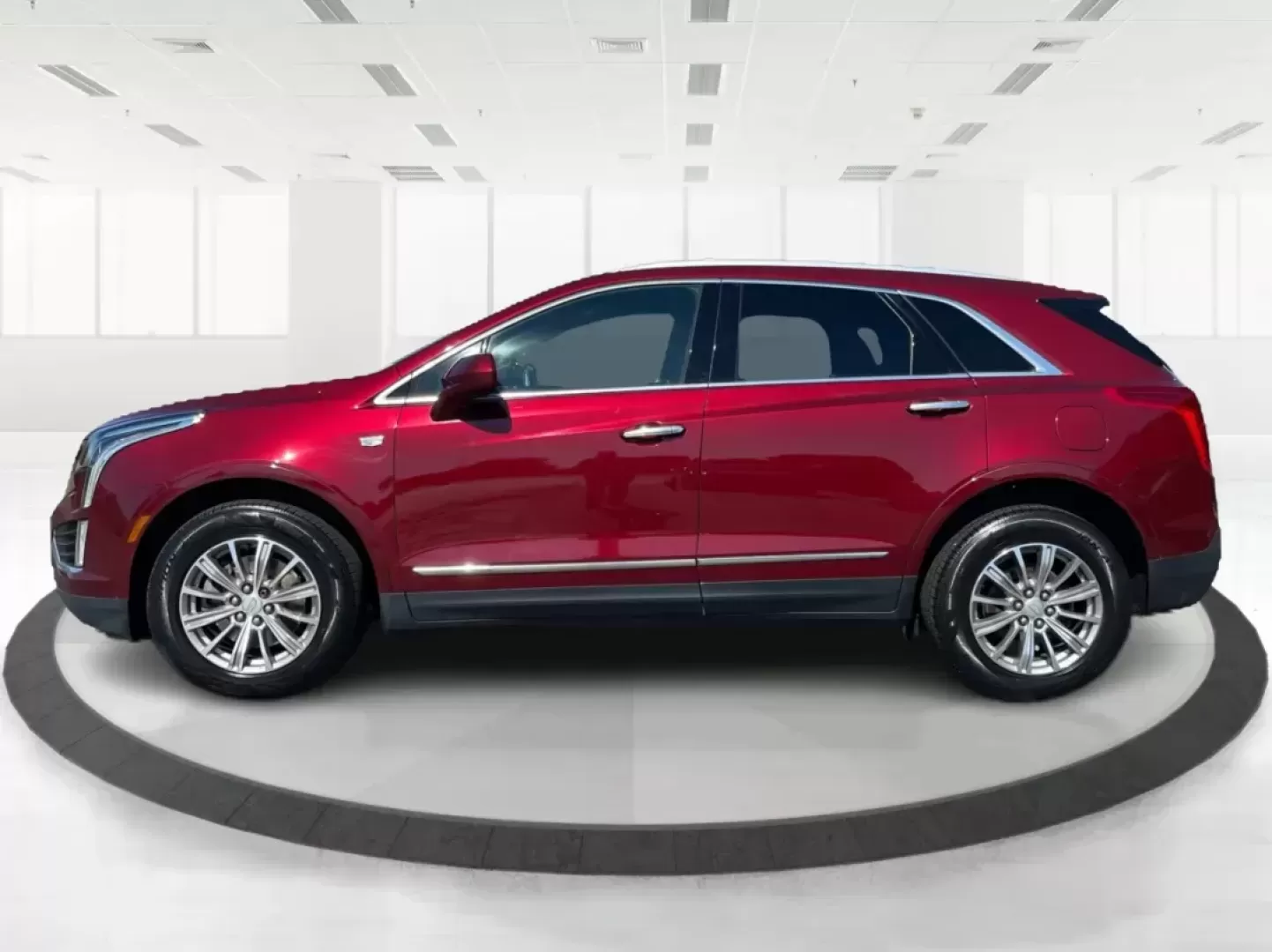 2017 Cadillac XT5 Luxury AWD (1GYKNDRS4HZ) with an 3.6L V6 DOHC 24V engine, 8-Speed Automatic transmission, located at 1865 W 2nd St., Xenia, OH, 45385, (937) 372-7777, 39.681259, -83.961945 - 2017 Cadillac XT5 Luxury AWD - Photo#6