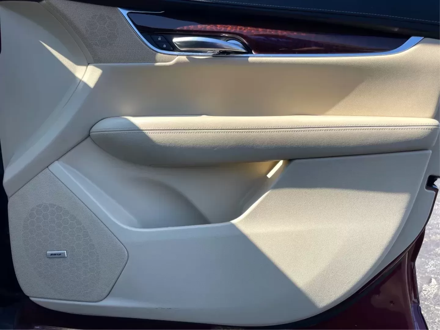 2017 Cadillac XT5 Luxury AWD (1GYKNDRS4HZ) with an 3.6L V6 DOHC 24V engine, 8-Speed Automatic transmission, located at 1865 W 2nd St., Xenia, OH, 45385, (937) 372-7777, 39.681259, -83.961945 - 2017 Cadillac XT5 Luxury AWD - Photo#19