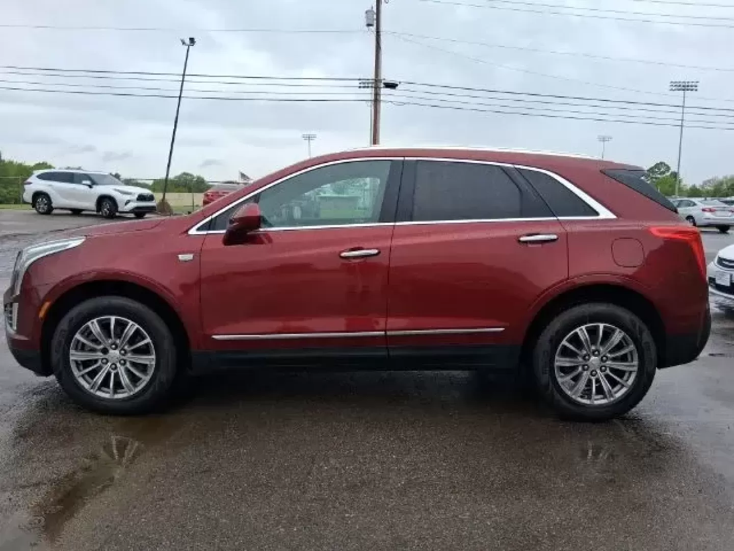 2017 Cadillac XT5 Luxury AWD (1GYKNDRS4HZ) with an 3.6L V6 DOHC 24V engine, 8-Speed Automatic transmission, located at 1865 W 2nd St., Xenia, OH, 45385, (937) 372-7777, 39.681259, -83.961945 - 2017 Cadillac XT5 Luxury AWD - Photo#23