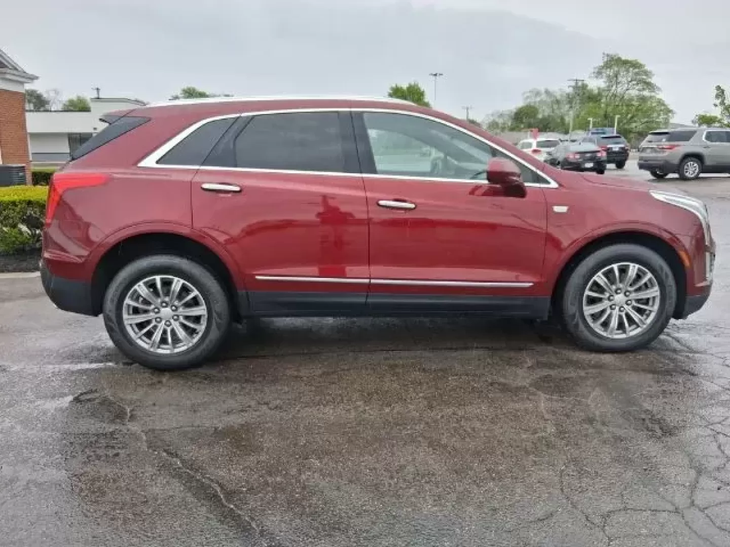 2017 Cadillac XT5 Luxury AWD (1GYKNDRS4HZ) with an 3.6L V6 DOHC 24V engine, 8-Speed Automatic transmission, located at 1865 W 2nd St., Xenia, OH, 45385, (937) 372-7777, 39.681259, -83.961945 - 2017 Cadillac XT5 Luxury AWD - Photo#24