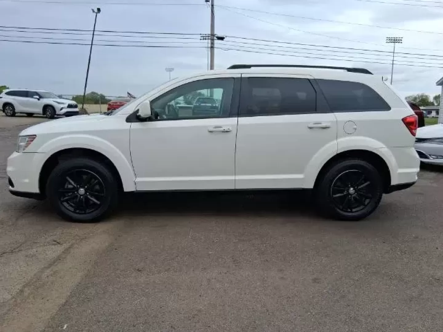 2017 Dodge Journey SXT AWD (3C4PDDBG6HT) with an Pentastar 3.6L V-6 DOHC engine, located at 1865 W 2nd St., Xenia, OH, 45385, (937) 372-7777, 39.681259, -83.961945 - 2017 Dodge Journey SXT AWD - Photo#2