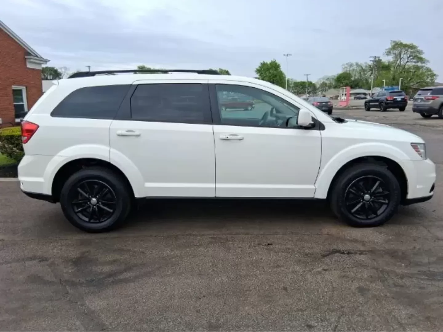 2017 Dodge Journey SXT AWD (3C4PDDBG6HT) with an Pentastar 3.6L V-6 DOHC engine, located at 1865 W 2nd St., Xenia, OH, 45385, (937) 372-7777, 39.681259, -83.961945 - 2017 Dodge Journey SXT AWD - Photo#17