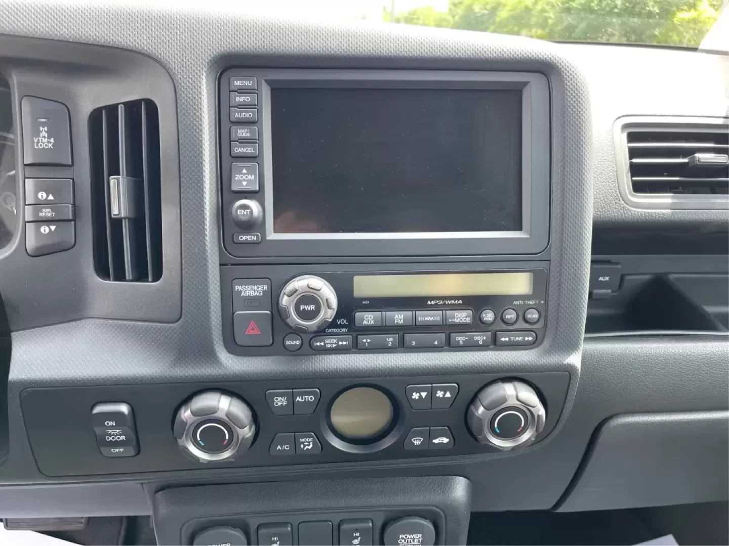 2014 Honda Ridgeline RTL-S (5FPYK1F67EB) with an 3.5L V6 SOHC 24V engine, 5-Speed Automatic transmission, located at 1865 W 2nd St., Xenia, OH, 45385, (937) 372-7777, 39.681259, -83.961945 - 2014 Honda Ridgeline RTL-S - Photo#13