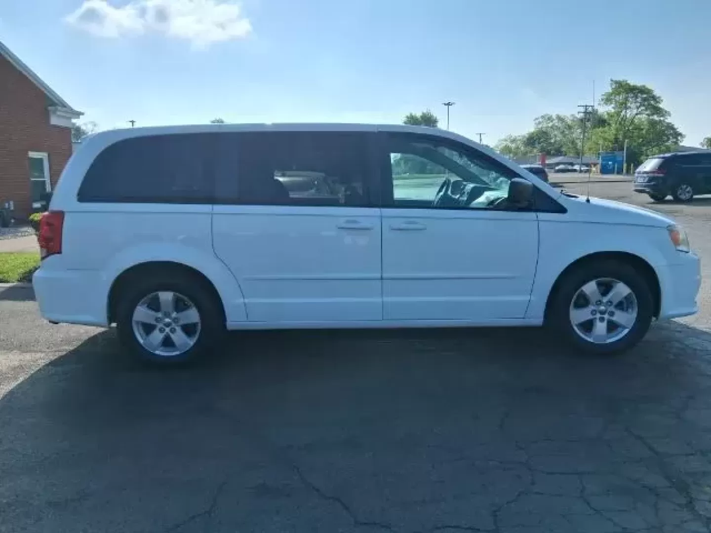 2013 Dodge Grand Caravan SE (2C4RDGBG4DR) with an 3.6L V6 DOHC 24V engine, 6-Speed Automatic transmission, located at 1865 W 2nd St., Xenia, OH, 45385, (937) 372-7777, 39.681259, -83.961945 - 2013 Dodge Grand Caravan SE - Photo#3