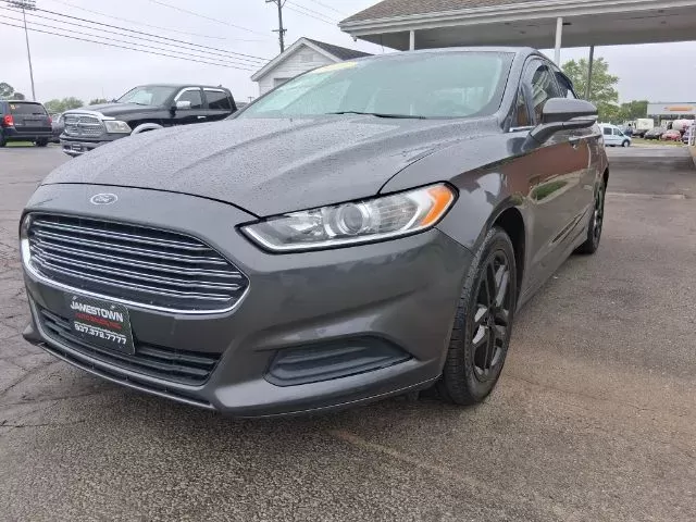 photo of 2016 Ford Fusion SE