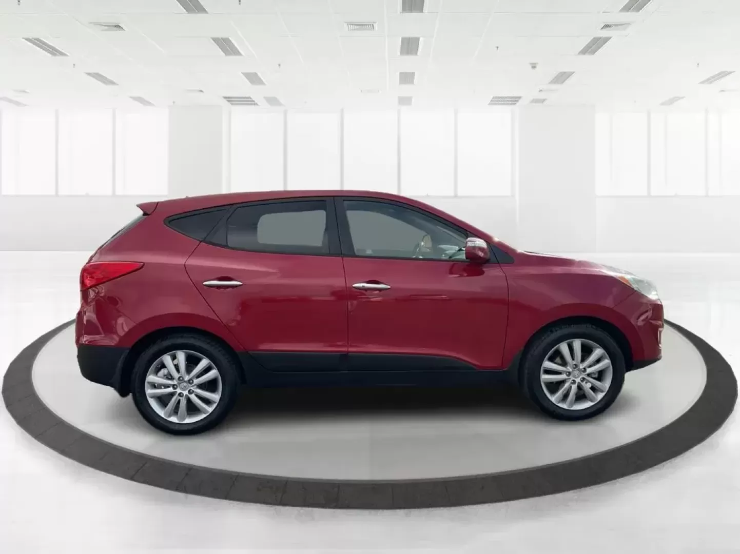 2013 Hyundai Tucson Limited (KM8JU3AC4DU) with an Theta II 2.4L I-4 DOHC engine, located at 1865 W 2nd St., Xenia, OH, 45385, (937) 372-7777, 39.681259, -83.961945 - **Explore New Adventures with the 2013 Hyundai Tucson Limited Perfect for All Lifestyles!**<br /> <br /> Are you ready to elevate your daily commutes or weekend adventures? Meet the 2013 Hyundai Tucson Limited, a versatile utility vehicle designed for families, commuters, and everyone in between. W - Photo#1