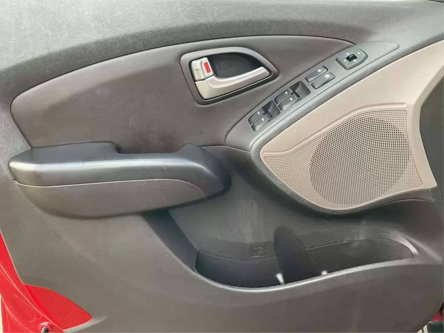 2013 Hyundai Tucson Limited (KM8JU3AC4DU) with an Theta II 2.4L I-4 DOHC engine, located at 1865 W 2nd St., Xenia, OH, 45385, (937) 372-7777, 39.681259, -83.961945 - **Explore New Adventures with the 2013 Hyundai Tucson Limited Perfect for All Lifestyles!**<br /> <br /> Are you ready to elevate your daily commutes or weekend adventures? Meet the 2013 Hyundai Tucson Limited, a versatile utility vehicle designed for families, commuters, and everyone in between. W - Photo#16