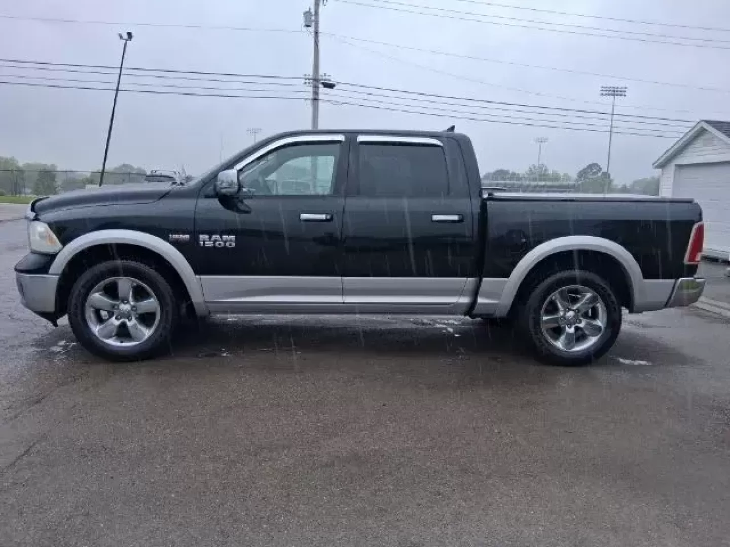 2015 Ram 1500 Laramie Crew Cab SWB 4WD (1C6RR7NT7FS) with an 5.7L V8 OHV 16V engine, 8-Speed Automatic transmission, located at 1865 W 2nd St., Xenia, OH, 45385, (937) 372-7777, 39.681259, -83.961945 - **Unlock Your Weekend Adventures with the 2015 Ram 1500 Laramie Crew Cab 4WD at Jamestown Auto Sales!**<br /> <br /> Are you ready to elevate your lifestyle with a vehicle that combines power, comfort, and versatility? Look no further than this 2015 Ram 1500 Laramie Crew Cab SWB, the ultimate truck - Photo#3