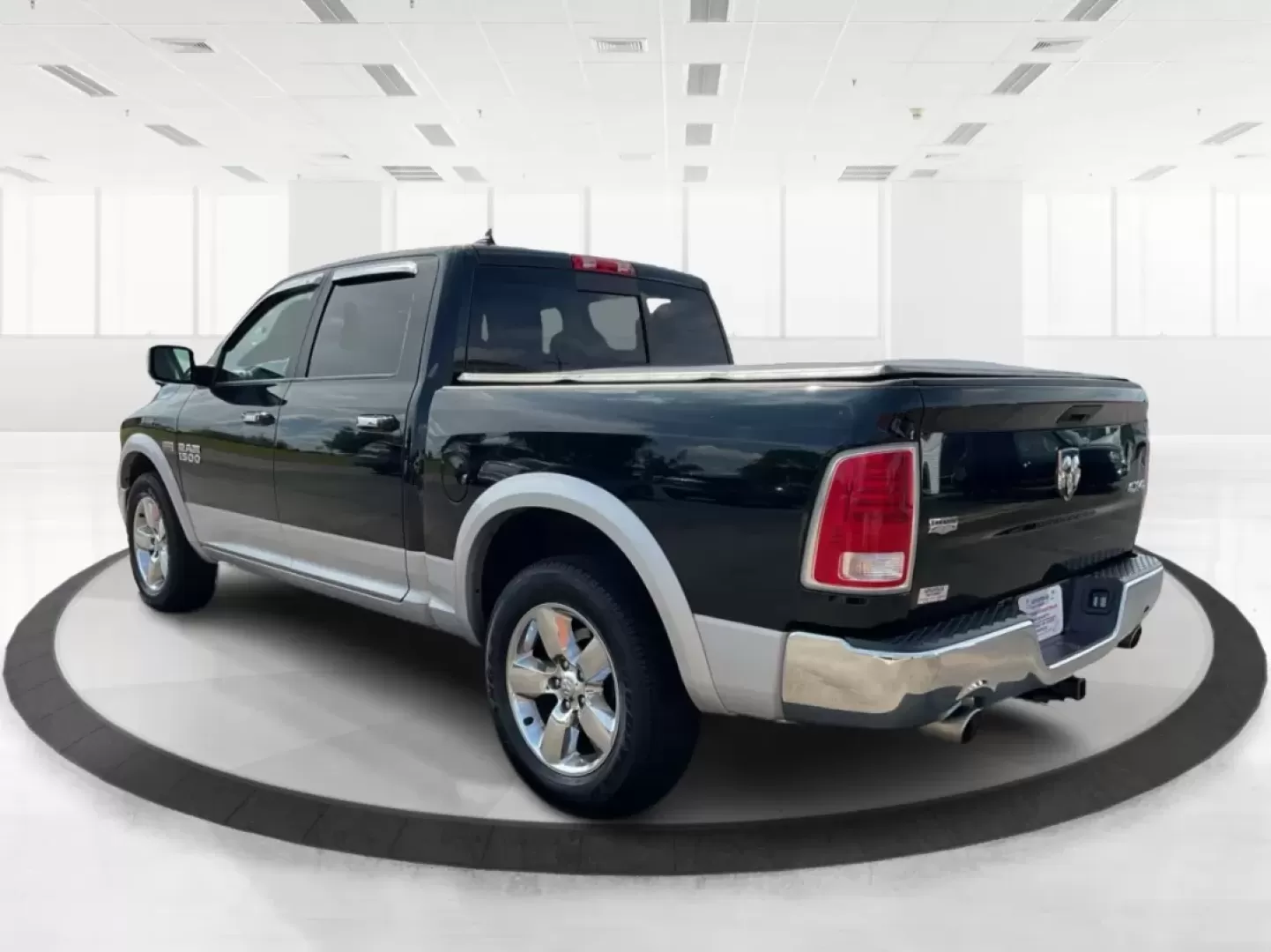 2015 Ram 1500 Laramie Crew Cab SWB 4WD (1C6RR7NT7FS) with an 5.7L V8 OHV 16V engine, 8-Speed Automatic transmission, located at 1865 W 2nd St., Xenia, OH, 45385, (937) 372-7777, 39.681259, -83.961945 - **Unlock Your Weekend Adventures with the 2015 Ram 1500 Laramie Crew Cab 4WD at Jamestown Auto Sales!**<br /> <br /> Are you ready to elevate your lifestyle with a vehicle that combines power, comfort, and versatility? Look no further than this 2015 Ram 1500 Laramie Crew Cab SWB, the ultimate truck - Photo#5