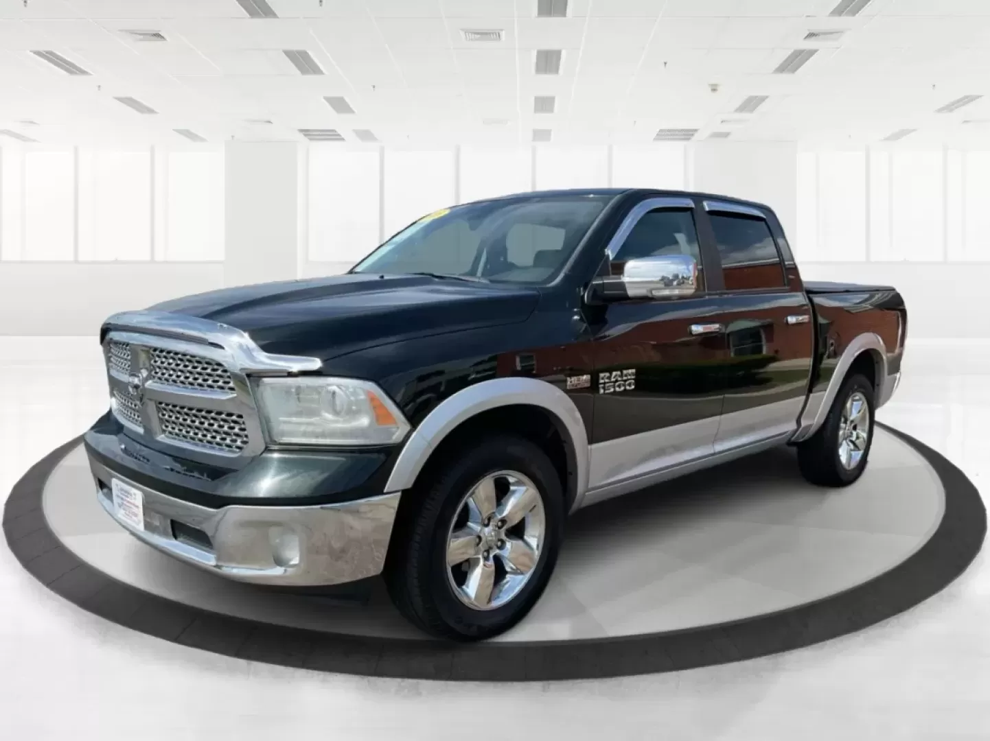 2015 Ram 1500 Laramie Crew Cab SWB 4WD (1C6RR7NT7FS) with an 5.7L V8 OHV 16V engine, 8-Speed Automatic transmission, located at 1865 W 2nd St., Xenia, OH, 45385, (937) 372-7777, 39.681259, -83.961945 - **Unlock Your Weekend Adventures with the 2015 Ram 1500 Laramie Crew Cab 4WD at Jamestown Auto Sales!**<br /> <br /> Are you ready to elevate your lifestyle with a vehicle that combines power, comfort, and versatility? Look no further than this 2015 Ram 1500 Laramie Crew Cab SWB, the ultimate truck - Photo#9