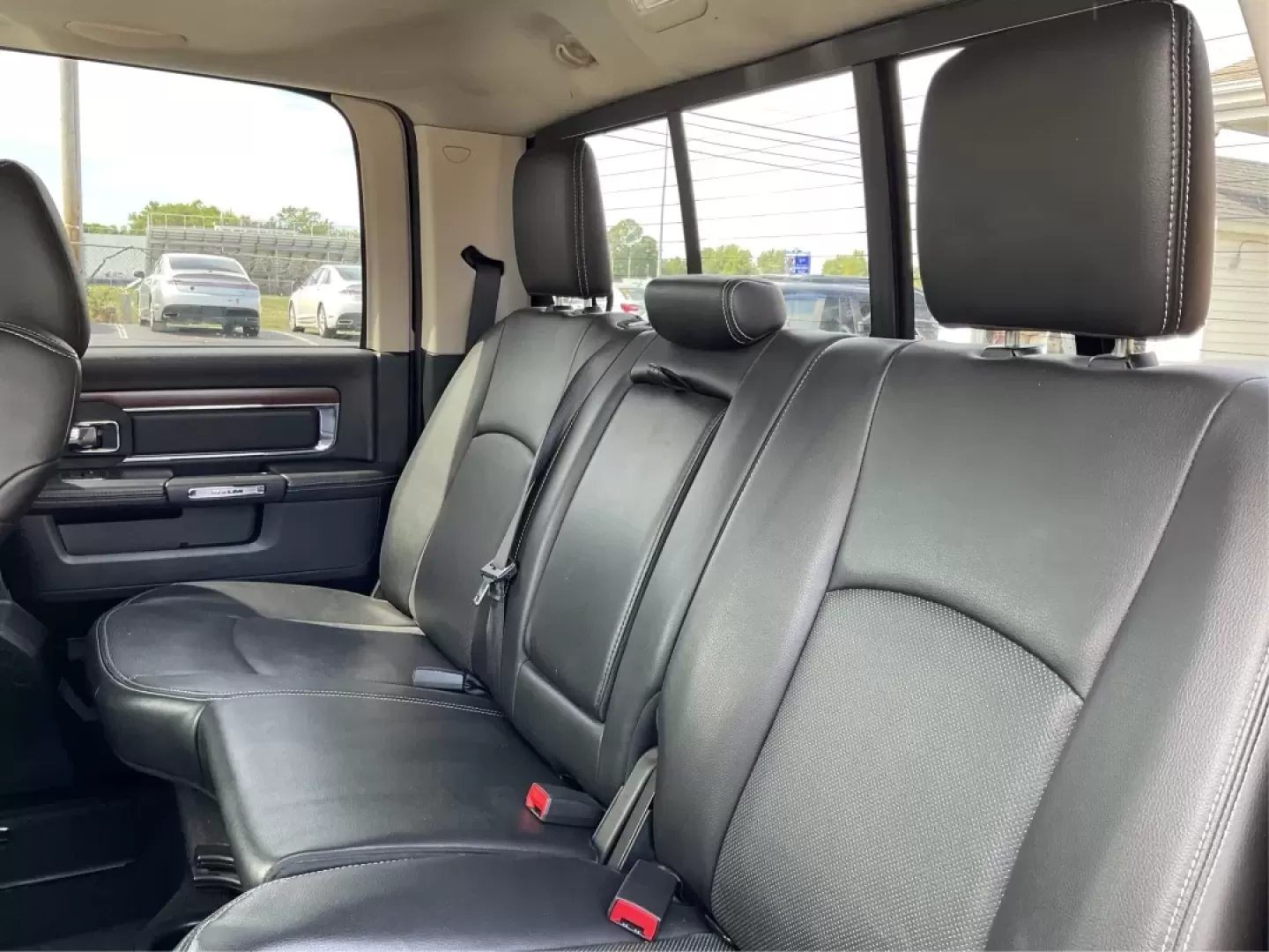 2015 Ram 1500 Laramie Crew Cab SWB 4WD (1C6RR7NT7FS) with an 5.7L V8 OHV 16V engine, 8-Speed Automatic transmission, located at 1865 W 2nd St., Xenia, OH, 45385, (937) 372-7777, 39.681259, -83.961945 - **Unlock Your Weekend Adventures with the 2015 Ram 1500 Laramie Crew Cab 4WD at Jamestown Auto Sales!**<br /> <br /> Are you ready to elevate your lifestyle with a vehicle that combines power, comfort, and versatility? Look no further than this 2015 Ram 1500 Laramie Crew Cab SWB, the ultimate truck - Photo#11