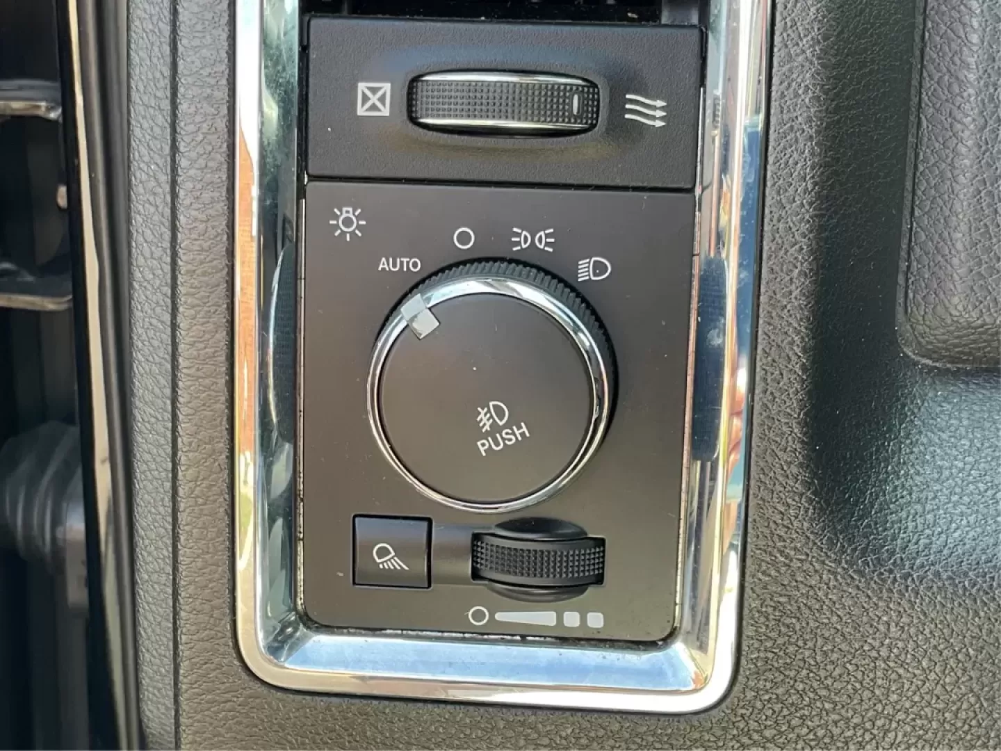 2015 Ram 1500 Laramie Crew Cab SWB 4WD (1C6RR7NT7FS) with an 5.7L V8 OHV 16V engine, 8-Speed Automatic transmission, located at 1865 W 2nd St., Xenia, OH, 45385, (937) 372-7777, 39.681259, -83.961945 - **Unlock Your Weekend Adventures with the 2015 Ram 1500 Laramie Crew Cab 4WD at Jamestown Auto Sales!**<br /> <br /> Are you ready to elevate your lifestyle with a vehicle that combines power, comfort, and versatility? Look no further than this 2015 Ram 1500 Laramie Crew Cab SWB, the ultimate truck - Photo#16