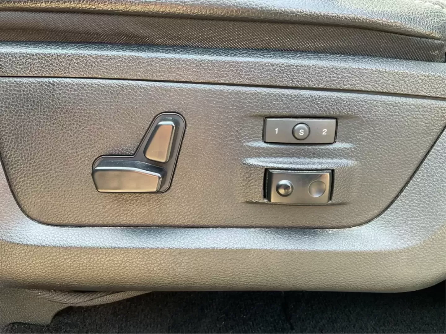 2015 Ram 1500 Laramie Crew Cab SWB 4WD (1C6RR7NT7FS) with an 5.7L V8 OHV 16V engine, 8-Speed Automatic transmission, located at 1865 W 2nd St., Xenia, OH, 45385, (937) 372-7777, 39.681259, -83.961945 - **Unlock Your Weekend Adventures with the 2015 Ram 1500 Laramie Crew Cab 4WD at Jamestown Auto Sales!**<br /> <br /> Are you ready to elevate your lifestyle with a vehicle that combines power, comfort, and versatility? Look no further than this 2015 Ram 1500 Laramie Crew Cab SWB, the ultimate truck - Photo#17