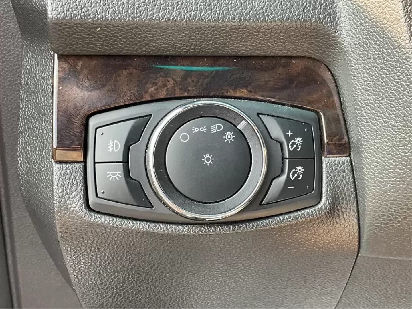 2015 Ford Explorer Limited (1FM5K8F86FG) with an 3.5L V-6 DOHC engine, located at 1865 W 2nd St., Xenia, OH, 45385, (937) 372-7777, 39.681259, -83.961945 - **Explore Your Next Adventure with the 2015 Ford Explorer Limited at Jamestown Auto Sales!**<br /> <br /> If you're seeking a versatile vehicle that meets the demands of your active lifestyle, look no further than the 2015 Ford Explorer Limited, available now at Jamestown Auto Sales in Xenia, OH. Th - Photo#30
