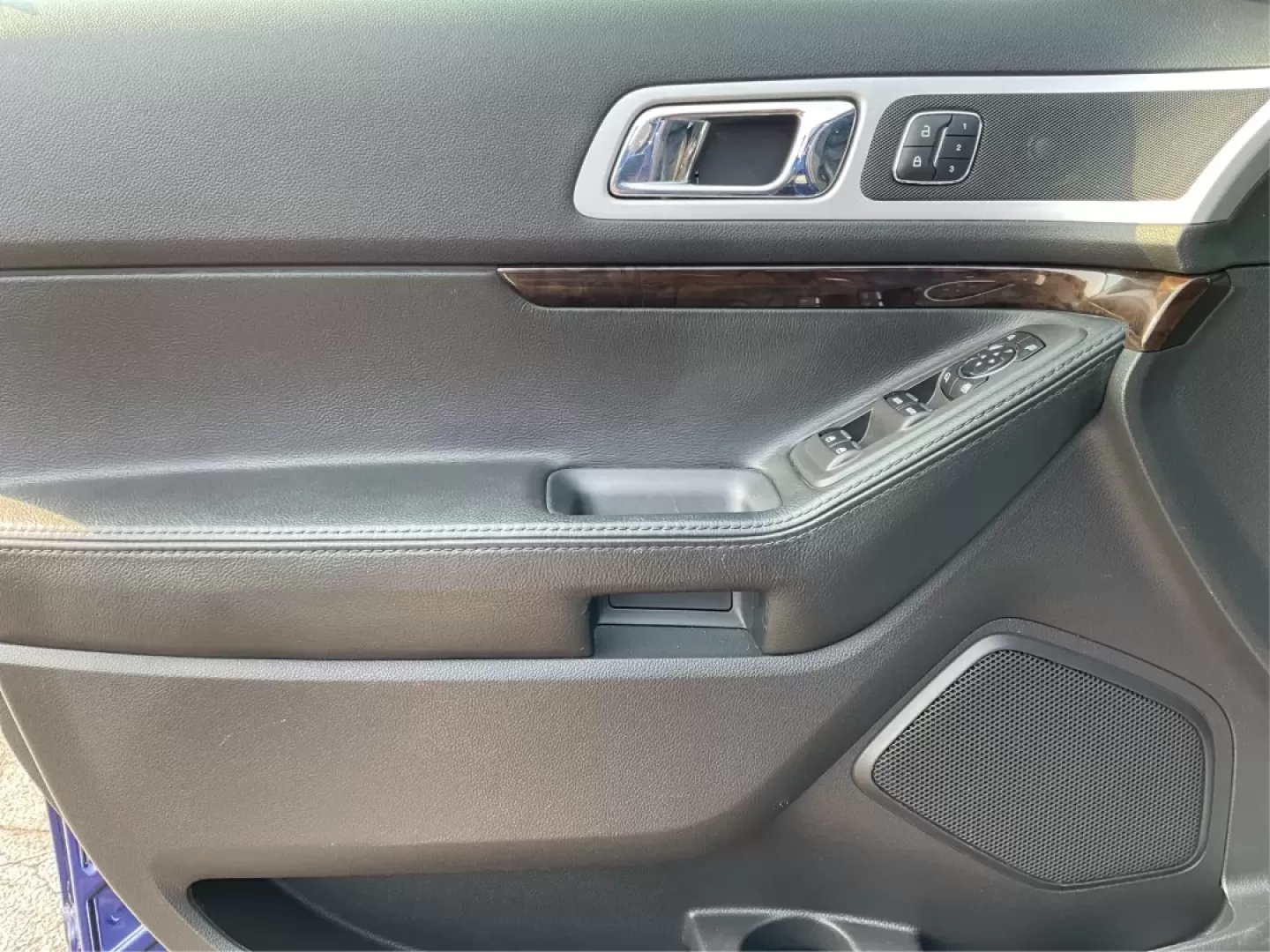 2015 Ford Explorer Limited (1FM5K8F86FG) with an 3.5L V-6 DOHC engine, located at 1865 W 2nd St., Xenia, OH, 45385, (937) 372-7777, 39.681259, -83.961945 - **Explore Your Next Adventure with the 2015 Ford Explorer Limited at Jamestown Auto Sales!**<br /> <br /> If you're seeking a versatile vehicle that meets the demands of your active lifestyle, look no further than the 2015 Ford Explorer Limited, available now at Jamestown Auto Sales in Xenia, OH. Th - Photo#32