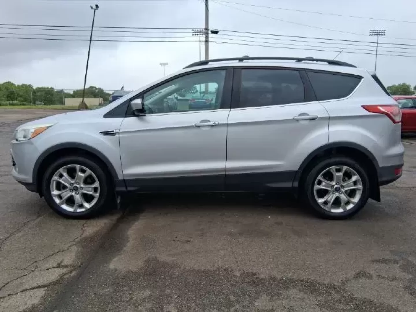 2013 Ford Escape SE 4WD (1FMCU9G9XDU) with an 2.0L L4 DOHC 16V engine, 6-Speed Automatic transmission, located at 1865 W 2nd St., Xenia, OH, 45385, (937) 372-7777, 39.681259, -83.961945 - 2013 Ford Escape SE 4WD - Photo#2