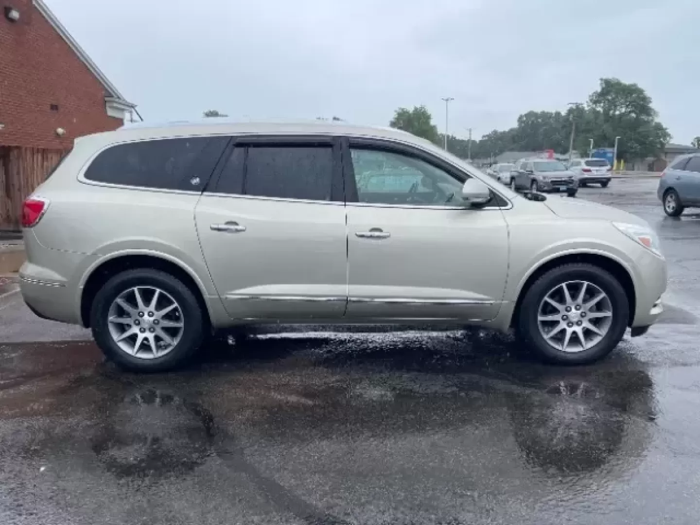 2013 Buick Enclave Leather (5GAKVCKD7DJ) with an 3.6L V-6 gasoline direct injection engine, located at 1865 W 2nd St., Xenia, OH, 45385, (937) 372-7777, 39.681259, -83.961945 - **Discover the Perfect Family SUV: 2013 Buick Enclave at Jamestown Auto Sales!**<br /> <br /> Are you searching for a vehicle that combines style, comfort, and functionality for your growing family? Look no further than this stunning 2013 Buick Enclave, now available at Jamestown Auto Sales in Xenia - Photo#4