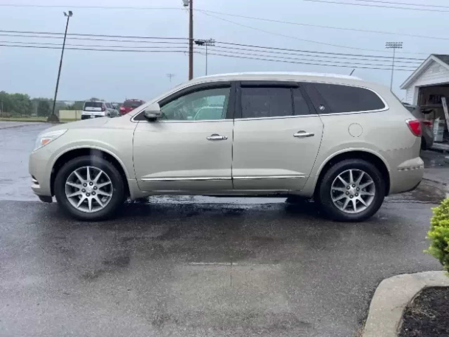 2013 Buick Enclave Leather (5GAKVCKD7DJ) with an 3.6L V-6 gasoline direct injection engine, located at 1865 W 2nd St., Xenia, OH, 45385, (937) 372-7777, 39.681259, -83.961945 - **Discover the Perfect Family SUV: 2013 Buick Enclave at Jamestown Auto Sales!**<br /> <br /> Are you searching for a vehicle that combines style, comfort, and functionality for your growing family? Look no further than this stunning 2013 Buick Enclave, now available at Jamestown Auto Sales in Xenia - Photo#5