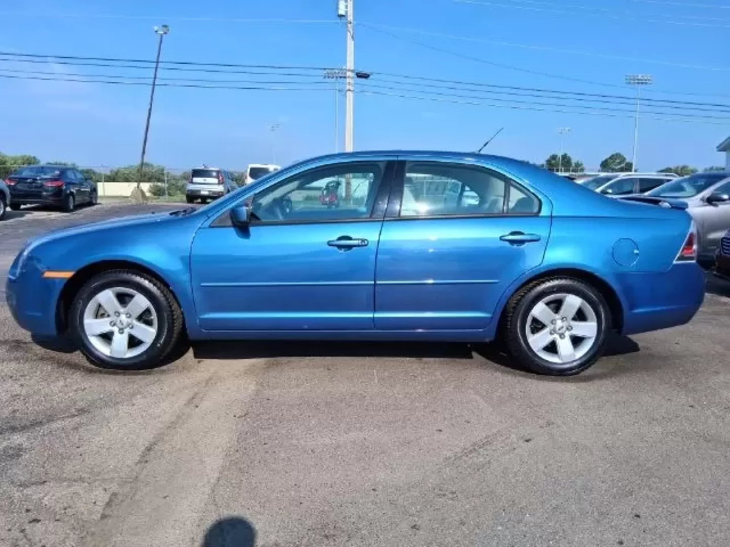 2009 Ford Fusion SE (3FAHP071X9R) with an Duratec 3L V-6 DOHC engine, located at 1865 W 2nd St., Xenia, OH, 45385, (937) 372-7777, 39.681259, -83.961945 - Experience the perfect blend of style, performance, and practicality with the 2009 Ford Fusion SE, available now at Jamestown Auto Sales in Xenia, OH. Whether you're a growing family looking for a reliable daily driver, a commuter seeking comfort on long trips, or someone who enjoys weekend adventur - Photo#2