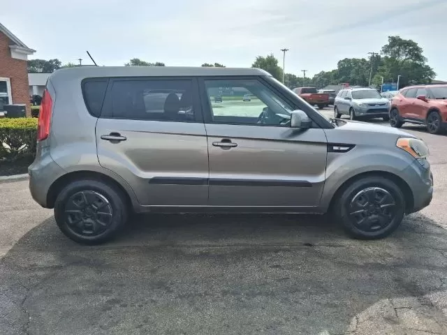 2013 Kia Soul Base (KNDJT2A58D7) with an 1.6L L4 DOHC 16V engine, 5-Speed Manual transmission, located at 1865 W 2nd St., Xenia, OH, 45385, (937) 372-7777, 39.681259, -83.961945 - **Discover the Perfect Wagon for Your Daily Adventures!** <br /> <br /> Are you looking for a versatile vehicle that can easily adapt to both your daily commutes and weekend getaways? Look no further than this 2013 Kia Soul, proudly offered by Jamestown Auto Sales, your trusted buy here pay here de - Photo#3