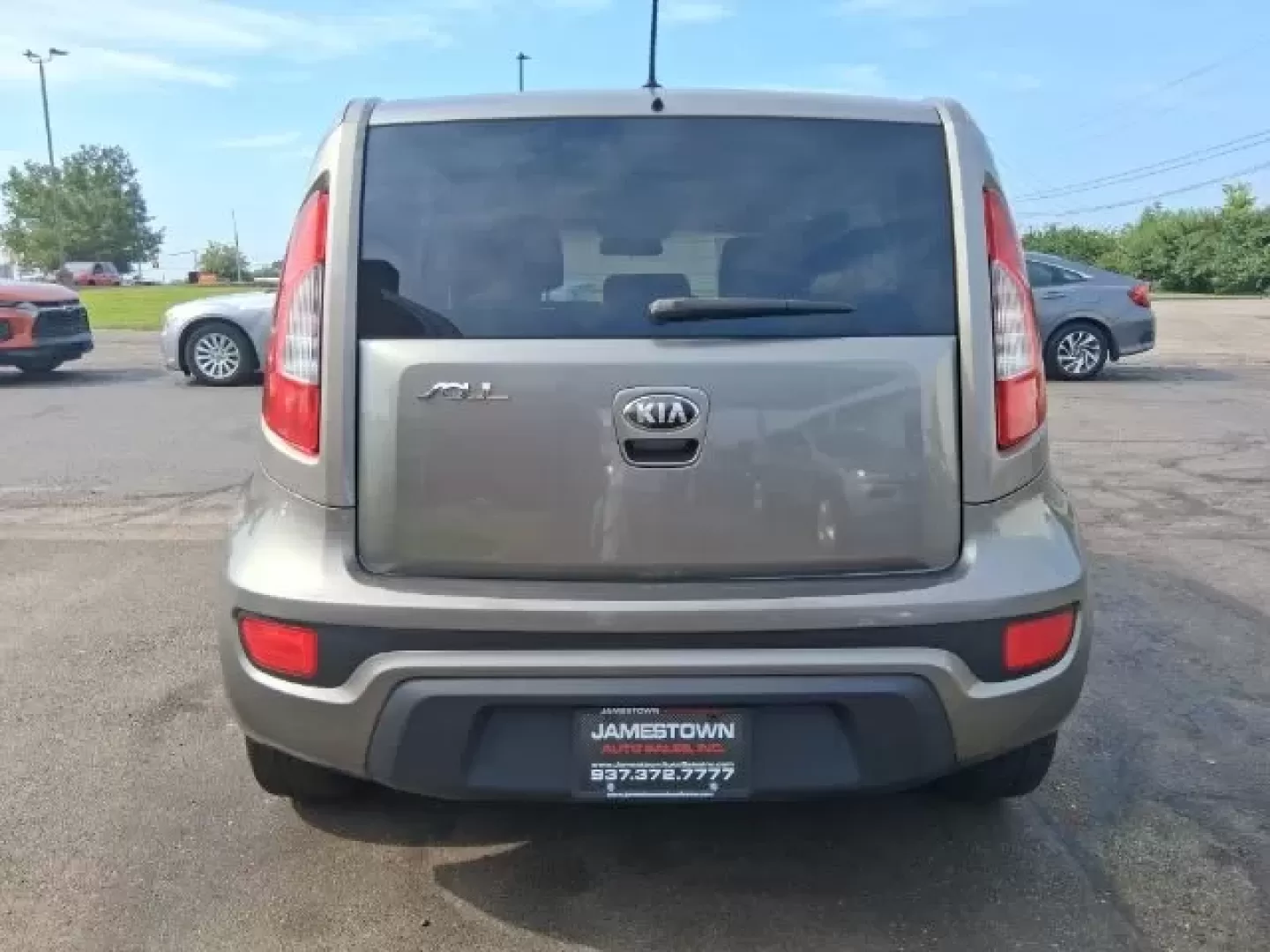 2013 Kia Soul Base (KNDJT2A58D7) with an 1.6L L4 DOHC 16V engine, 5-Speed Manual transmission, located at 1865 W 2nd St., Xenia, OH, 45385, (937) 372-7777, 39.681259, -83.961945 - **Discover the Perfect Wagon for Your Daily Adventures!** <br /> <br /> Are you looking for a versatile vehicle that can easily adapt to both your daily commutes and weekend getaways? Look no further than this 2013 Kia Soul, proudly offered by Jamestown Auto Sales, your trusted buy here pay here de - Photo#5