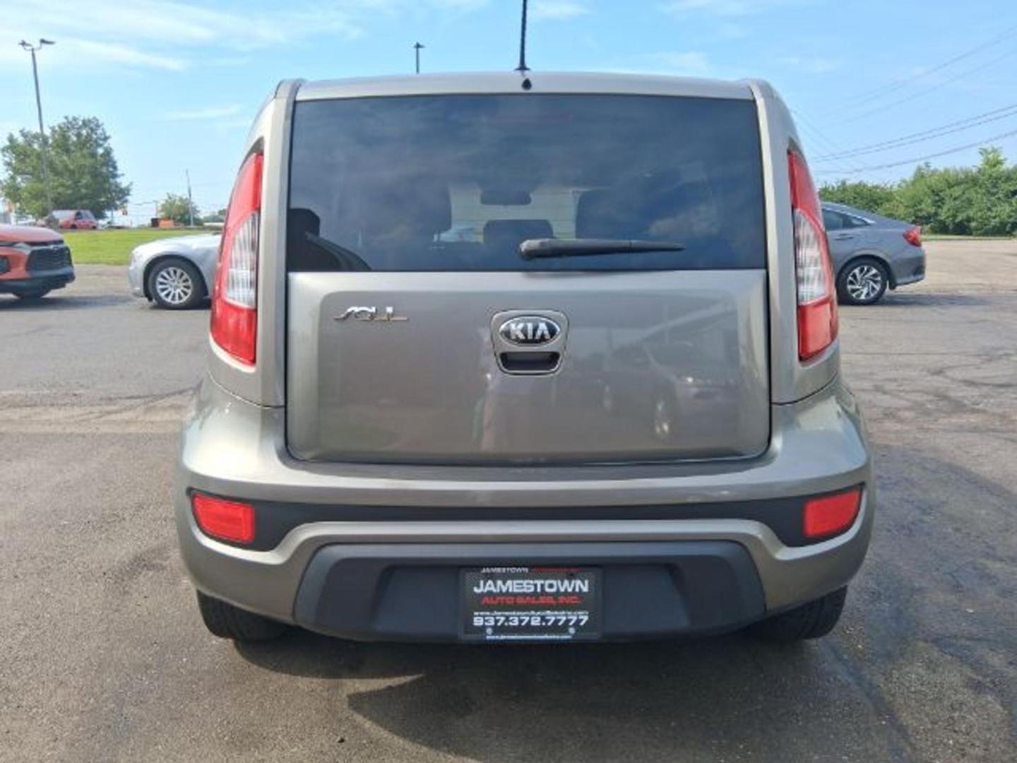 2013 Shadow Metallic Kia Soul Base (KNDJT2A58D7) with an 1.6L L4 DOHC 16V engine, 5-Speed Manual transmission, located at 1865 W 2nd St., Xenia, OH, 45385, (937) 372-7777, 39.681259, -83.961945 - Photo#5