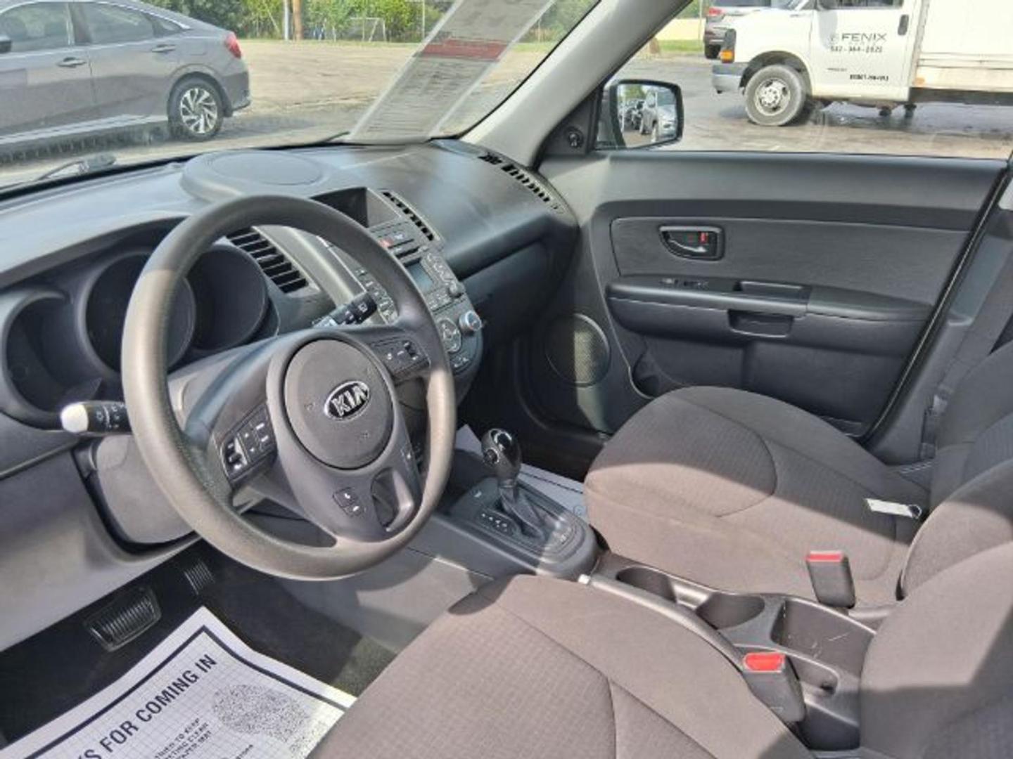 2013 Shadow Metallic Kia Soul Base (KNDJT2A58D7) with an 1.6L L4 DOHC 16V engine, 5-Speed Manual transmission, located at 1865 W 2nd St., Xenia, OH, 45385, (937) 372-7777, 39.681259, -83.961945 - Photo#6