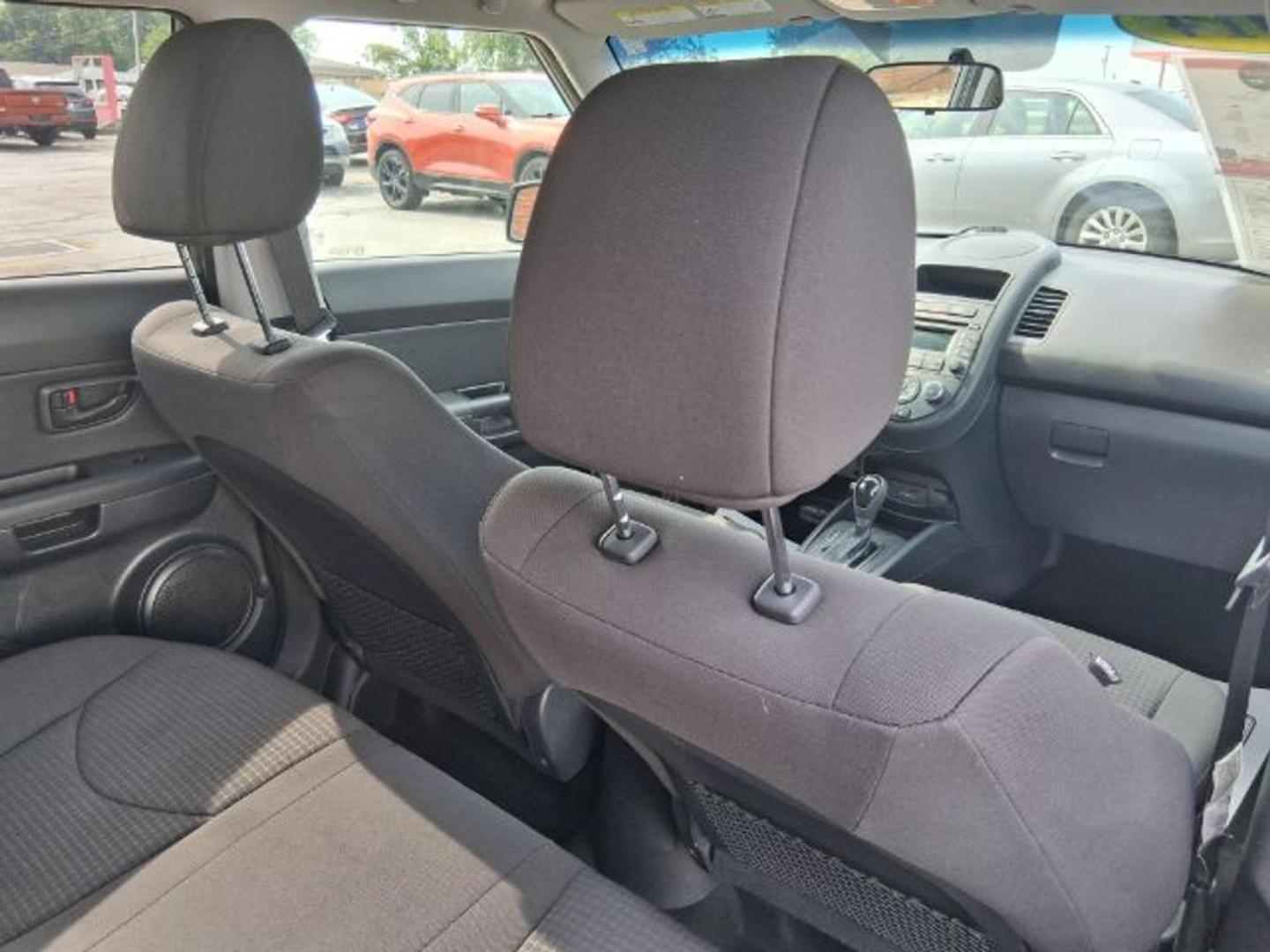 2013 Shadow Metallic Kia Soul Base (KNDJT2A58D7) with an 1.6L L4 DOHC 16V engine, 5-Speed Manual transmission, located at 1865 W 2nd St., Xenia, OH, 45385, (937) 372-7777, 39.681259, -83.961945 - Photo#10