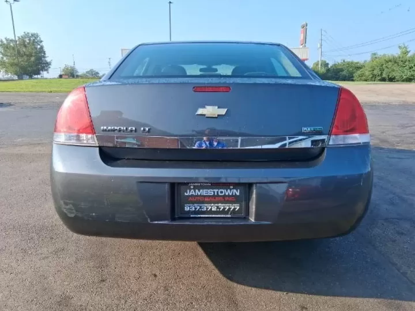2010 Chevrolet Impala LT (2G1WB5EK1A1) with an 3.5L V-6 variable valve control engine, located at 1865 W 2nd St., Xenia, OH, 45385, (937) 372-7777, 39.681259, -83.961945 - **Unlock Your Next Adventure with the 2010 Chevrolet Impala LT at Jamestown Auto Sales!**<br /> <br /> Are you in the market for a reliable vehicle that fits your lifestyle perfectly? Whether you're commuting to work, taking the family on weekend road trips, or navigating the busy streets of Xenia, - Photo#5