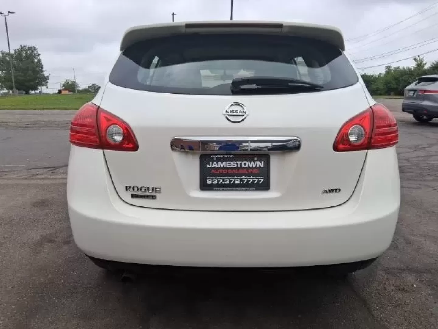 2015 Nissan Rogue S (JN8AS5MV1FW) with an 2.5L I-4 DOHC engine, located at 1865 W 2nd St., Xenia, OH, 45385, (937) 372-7777, 39.681259, -83.961945 - Explore new horizons and elevate your daily drives with the 2015 Nissan Rogue S! Whether you're a growing family searching for a reliable SUV, a commuter needing a comfortable ride, or a weekend adventurer exploring the scenic trails of Ohio, this versatile vehicle checks all the boxes. At Jamestown - Photo#5